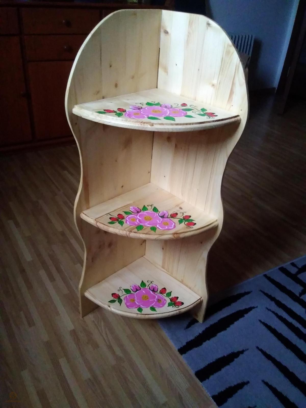 Colțar din lemn pictat 