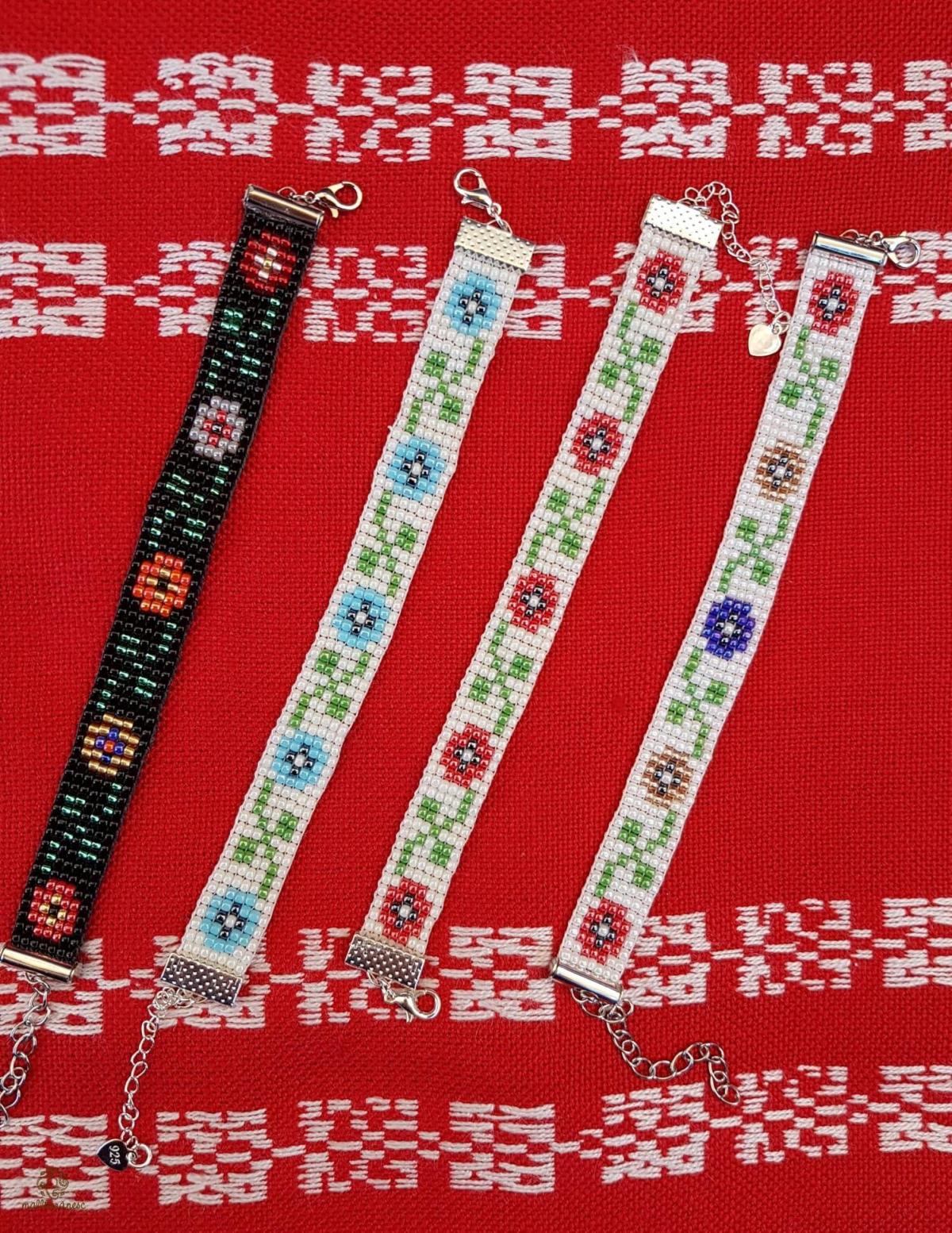 Brățară țesută cu mărgele